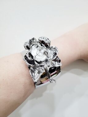 Brand New Silver Tone Rose Bangle Bracelet